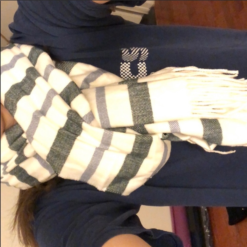 Long scarf